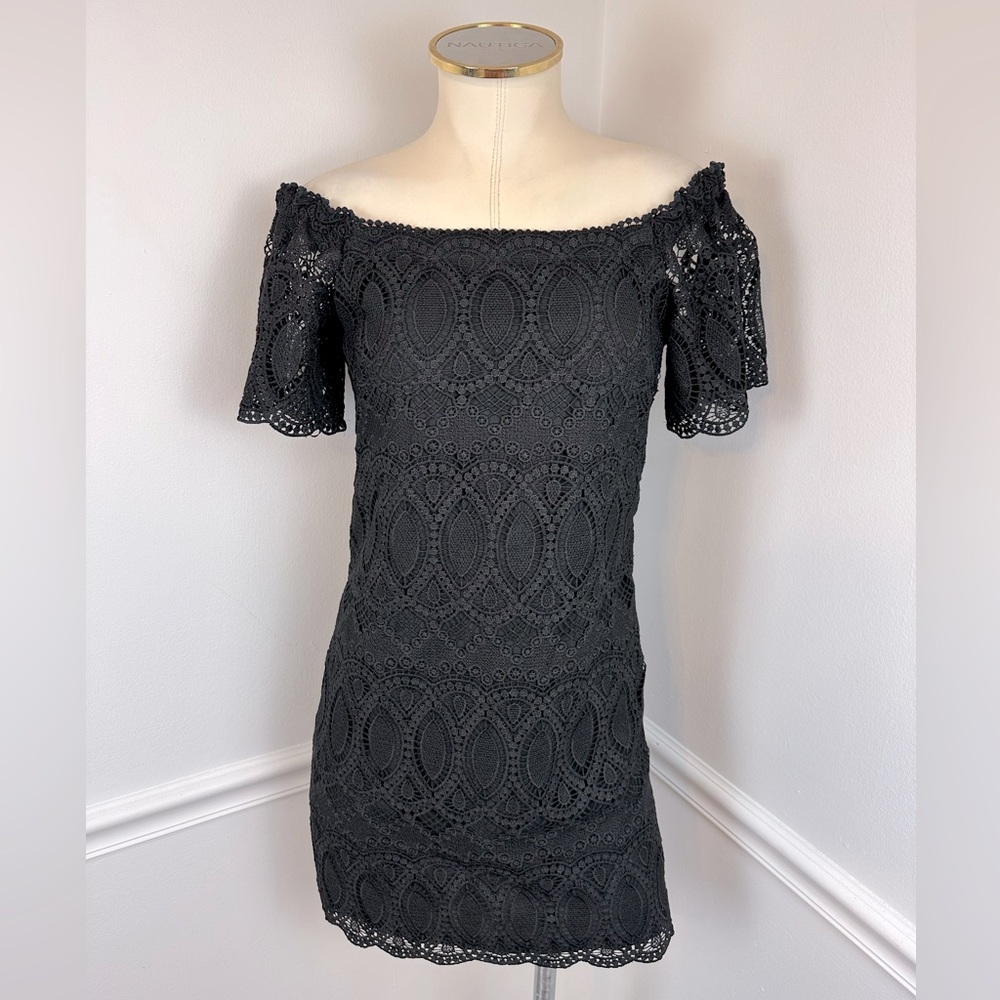 WHITE HOUSE BLACK MARKET Black Lace Off The Shoulder Dress | Size 0